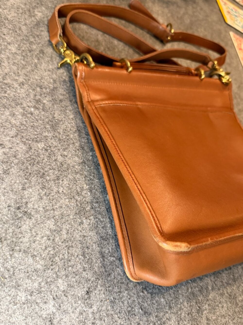 Vintage Coach British Tan Leather Crossbody Messenger Bag Brass Hardware USA - Picture 12 of 16